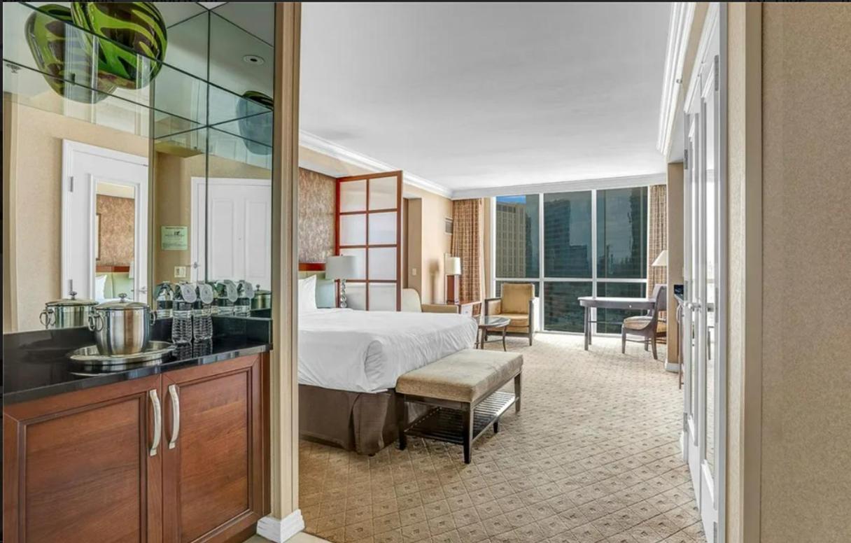 Signature Mgm Suite With Strip And Sphere View Лас-Вегас Экстерьер фото